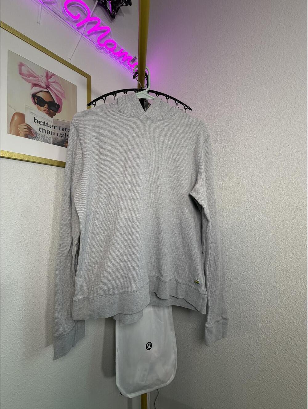 Vuori Hoodie Mens Medium Gray Performance Waffle Knit No Size Tag Measures L/XL